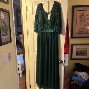 Elegant Green Lace Evening Dress